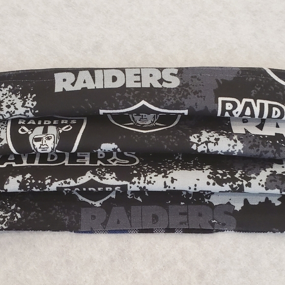 RAIDERS Face Mask Adult with Nose Wire Reversible - Picture 3 of 5